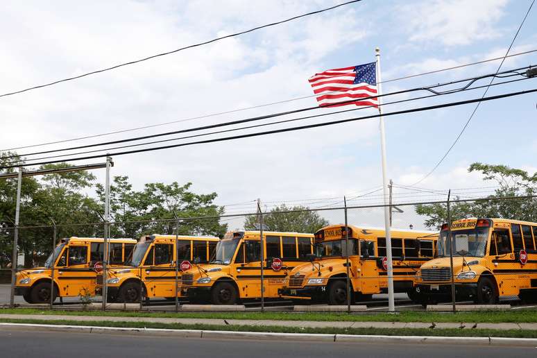 &Ocirc;nibus escolares estacionados em Nova Jersey
14/08/2020
REUTERS/Brendan McDermid