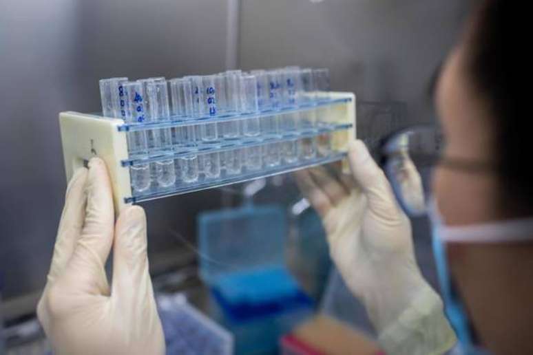 Vacina chinesa está na terceira fase de estudos clínicos