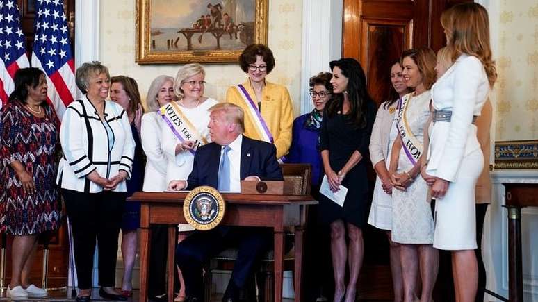 Trump anunciou o perdão a Susan cercado por ativistas dos direitos das mulheres e líderes de movimentos conservadores