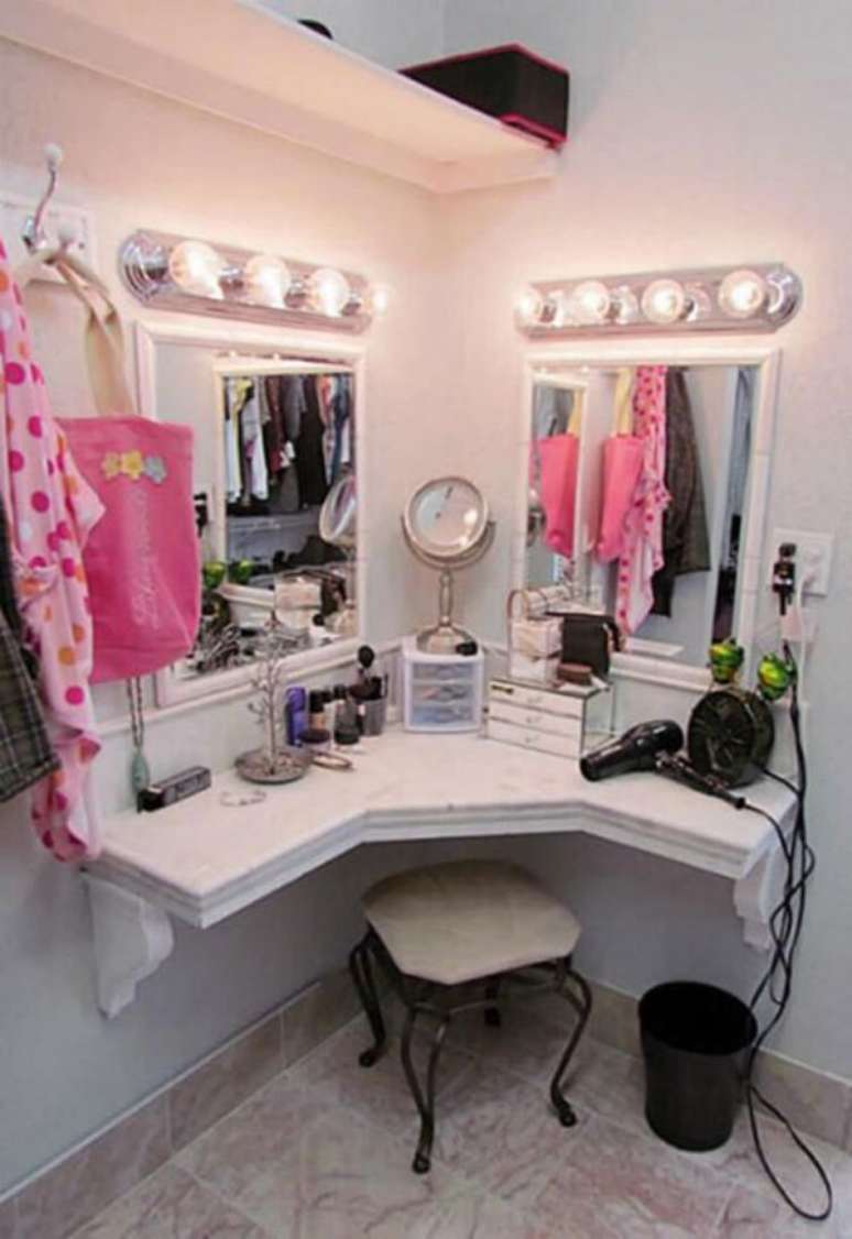 47. Penteadeira suspensa de canto led &ndash; Via: Millyet