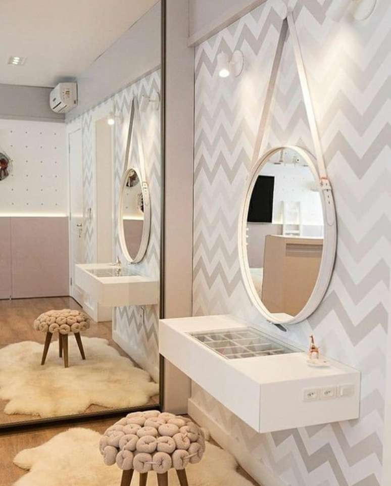 22. Penteadeira suspensa com espelho adnet &ndash; Via: Arquitetura Alana