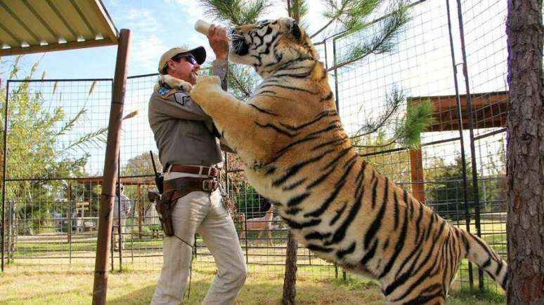 Zoo de 'Tiger King' fecha as portas; ex-dono culpa ativistas