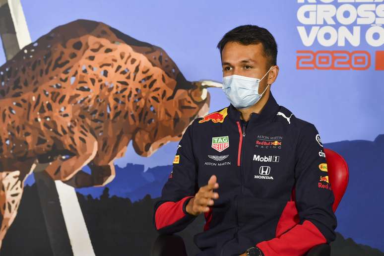 Alex Albon segue sem resultados brilhantes na Red Bull 