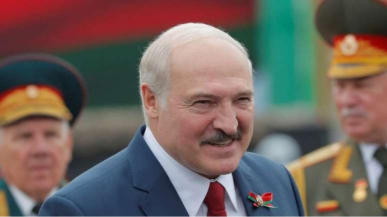 Lukashenko inicialmente disse que a covid-19 era 'psicose', mas mais tarde foi forçado a admitir que havia sido infectado com o coronavírus