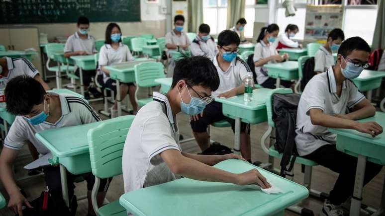 Alunos mais velhos voltaram às aulas em maio