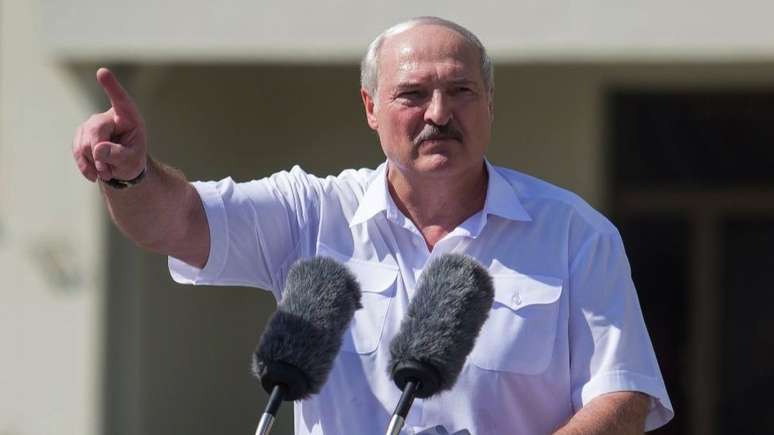 O presidente Lukashenko enfrenta protestos após, segundo comissão eleitoral, vencer a reeleição pela quinta vez