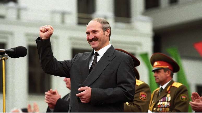 Lukashenko foi eleito em 1994, mas todas as eleições sob seu governo não foram consideradas livres e justas