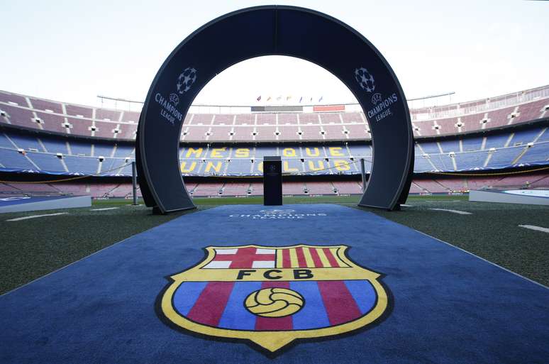 Logo do Barcelona no Camp Nou antes de partida pela Liga dos Campeões em 2016
13/09/2016
REUTERS/Albert Gea