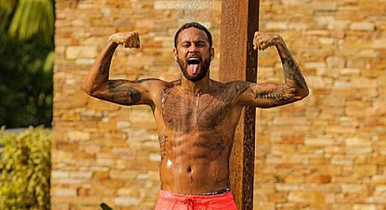 Neymar Jr. cala os críticos em boa fase nos gramados e calmaria na intimidade