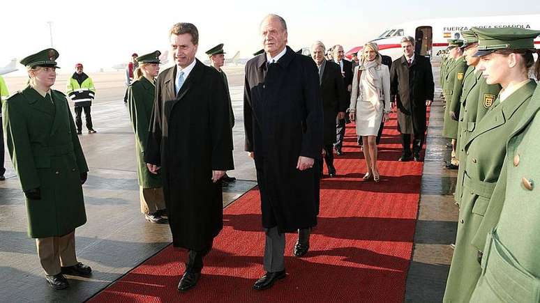 Juan Carlos em frente a Corinna zu Sayn-Wittgenstein em visita à Alemanha, em 2006