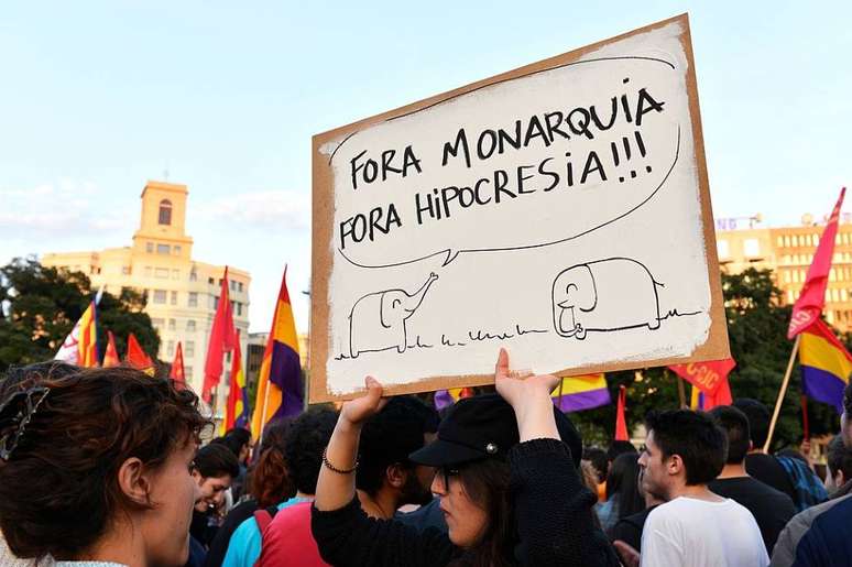 Manifestantes republicanos em Barcelona em 2014 no dia em que o rei abdicou