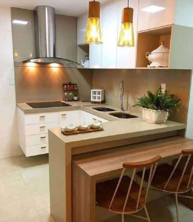 10. Bancada para cozinha americana pequena planejada com porcelanato e madeira – Foto: Pinterest