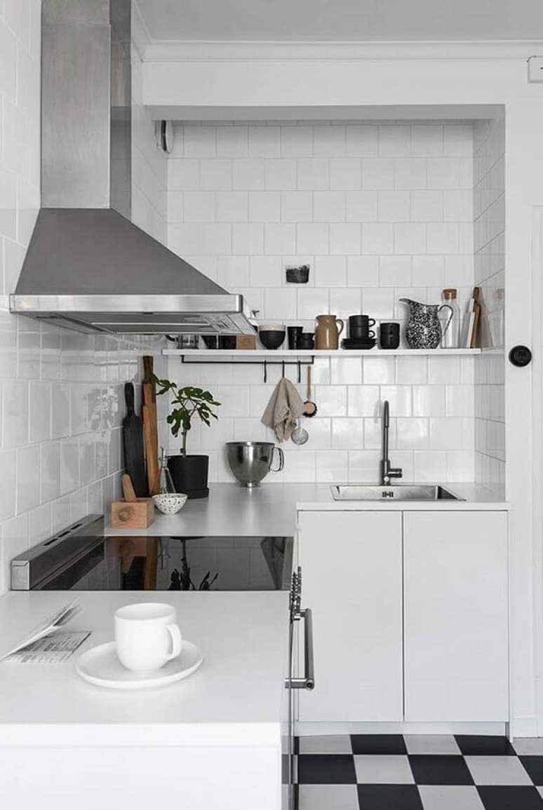 12. Para melhor aproveitamento de espa&ccedil;o invista na bancada para cozinha pequena em L &ndash; Foto: Home Fashion Trend