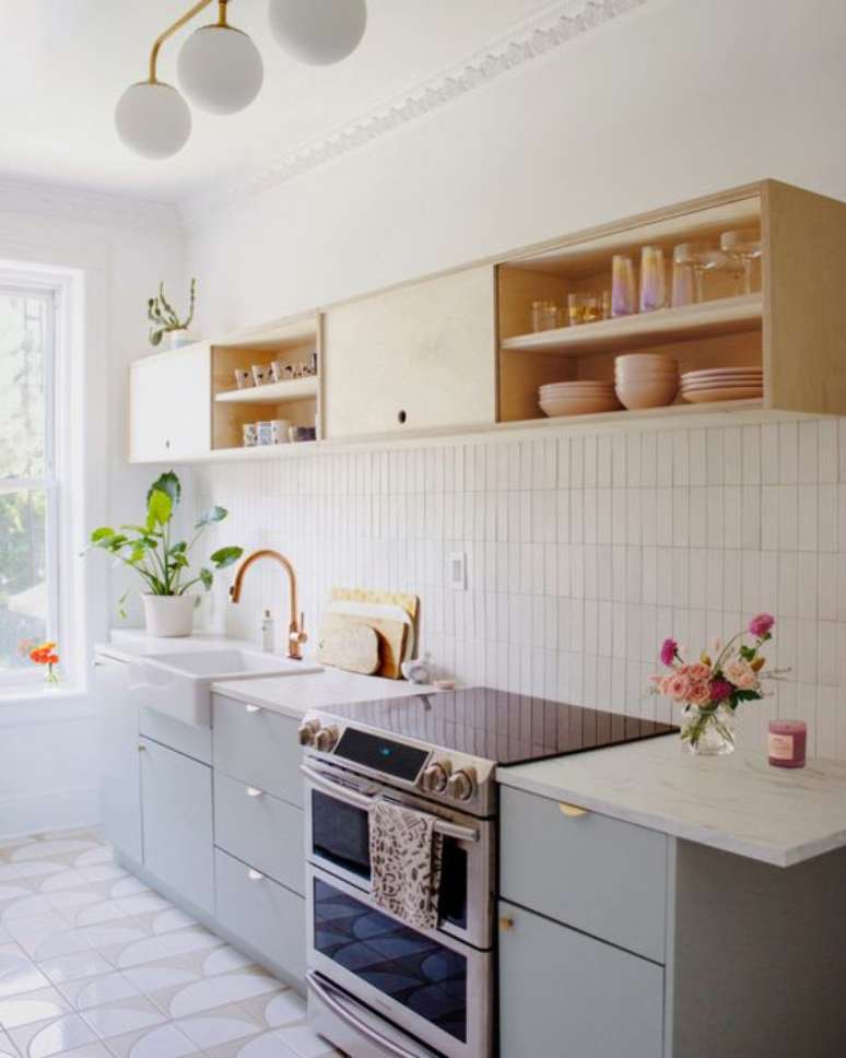 2. Escolha os melhores móveis para sua cozinha modulada pequena – Via: Pinterest