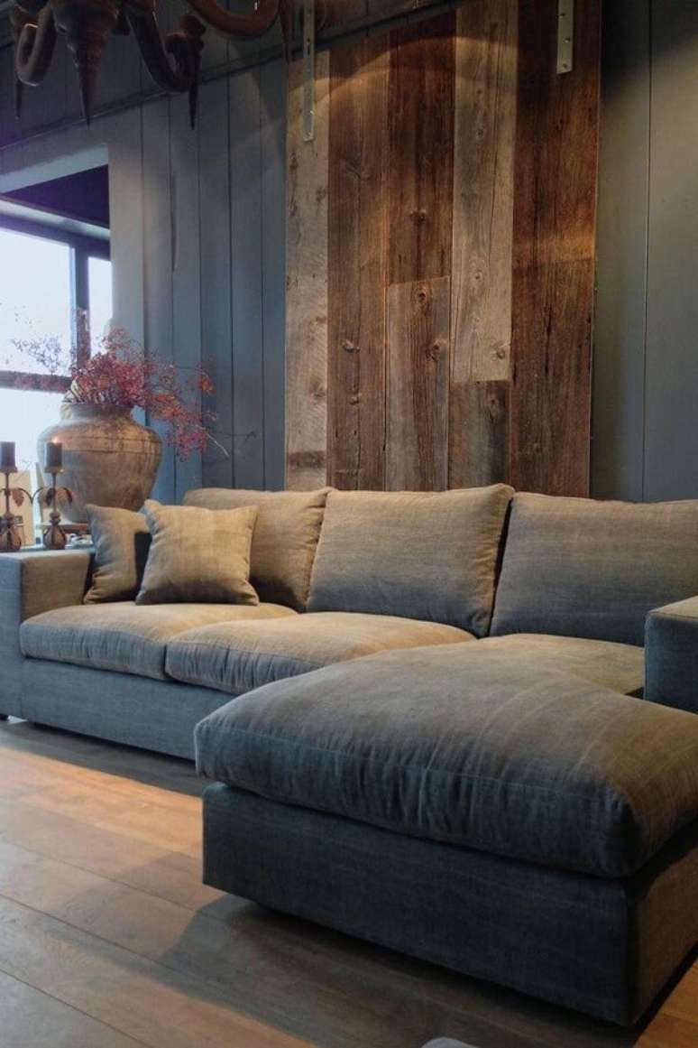 44. Modelo de sofá de canto cinza com chaise. Fonte: Pinterest