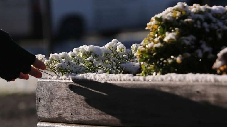 Um conjunto de fatores &eacute; necess&aacute;rio para que a neve atinja o solo