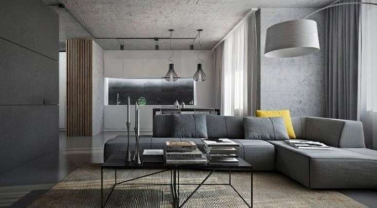 51. Apenas uma almofada amarela pode fazer toda diferença sobre o sofá de canto cinza. Fonte: Katerina Kersey Design