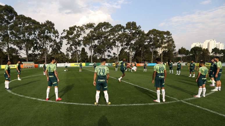 Jogadores do Palmeiras durante treino na Academia de Futebol