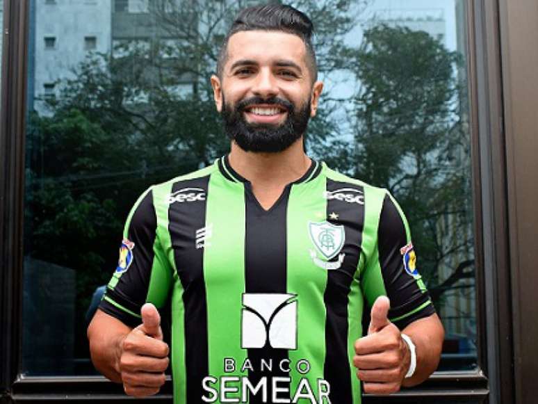 Guilherme jogará pelo terceiro time da capital mineira, depois de Galo e Raposa-(Divulgação/América-MG)