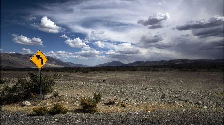 Vale da Morte é um grande deserto com dunas de areias e canyons