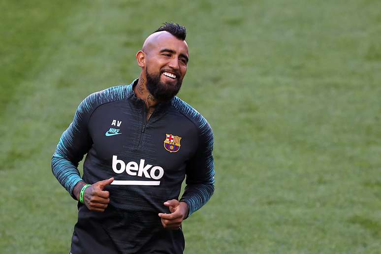 Arturo Vidal tinha mais um ano de contrato com o Barcelona