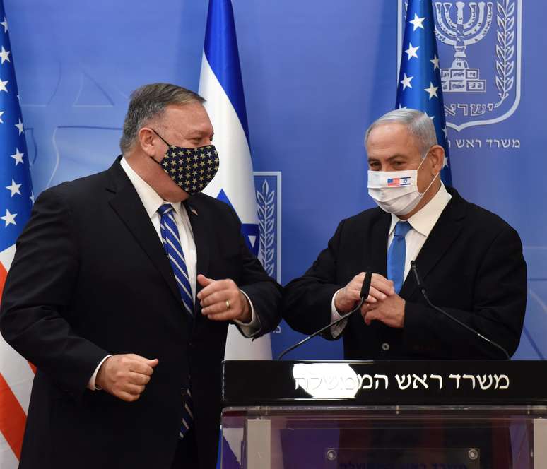 Secretário de Estado dos EUA, Mike Pompeo, e premiê de Israel, Benjamin Netanyahu 
24/08/2020
Debbie Hill/Pool via REUTERS