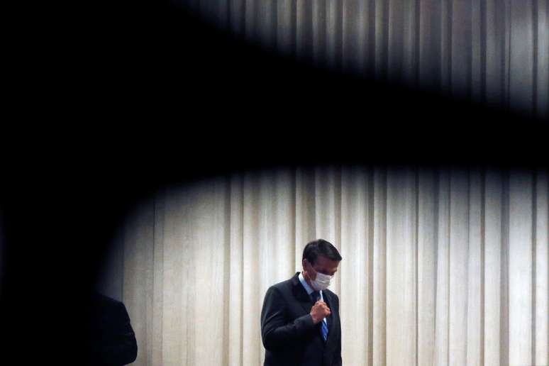 Presidente Jair Bolsonaro chega para declaração à imprensa no Palácio do Alvorada
12/08/2020
REUTERS/Adriano Machado