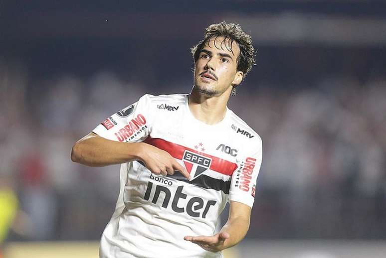 Destaque até a pausa do futebol, Igor Gomes não voltou bem e virou reserva (Foto: Paulo Pinto/saopaulofc.net)