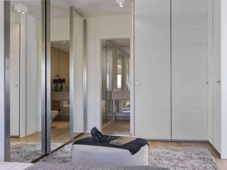31. Quarto com guarda roupa de canto espelhado &ndash; Via: Ornare
