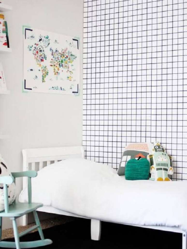 55. Decoração simples com papel de parede para quarto infantil – Foto: Home Fashion Trend