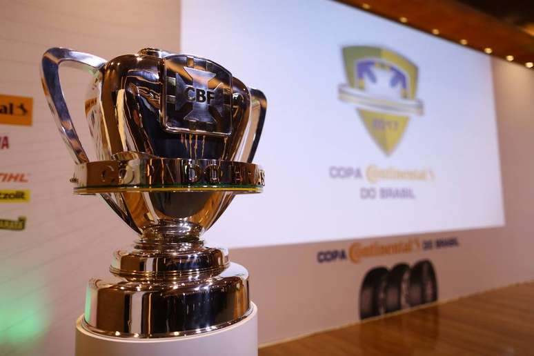 Taça da Copa do Brasil; campeonato recomeça nesta terça-feira