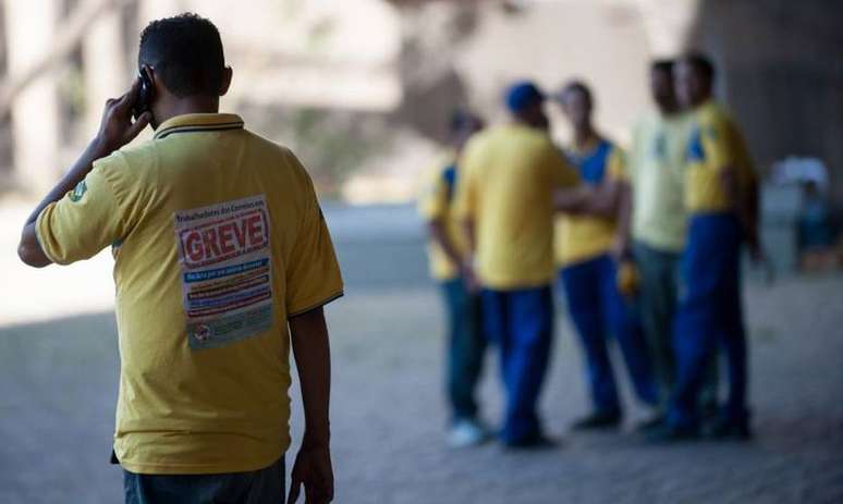 Funcionários dos Correios estão em greve nacional desde a última segunda-feira, 17.