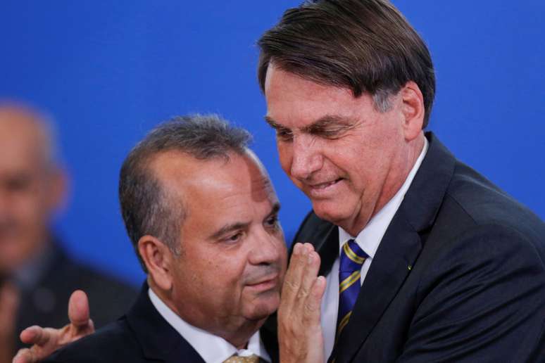 Presidente Jair Bolsonaro ao lado do ministro do Desenvolvimento Regional, Rog&eacute;rio Marinho, durante cerim&ocirc;nia em Bras&iacute;lia (DF) 
11/02/2020
REUTERS/Adriano Machado