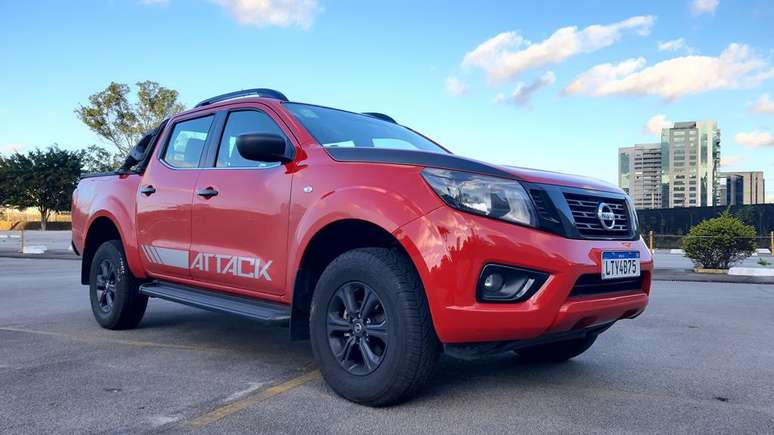 Nissan Frontier Attack: motor 2.3 a diesel, tração 4x4 e câmbio automático de sete marchas.