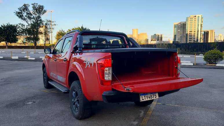 Caçamba da Nissan Frontier tem capacidade para 1.055 litros de volume e 1.040 kg de carga.