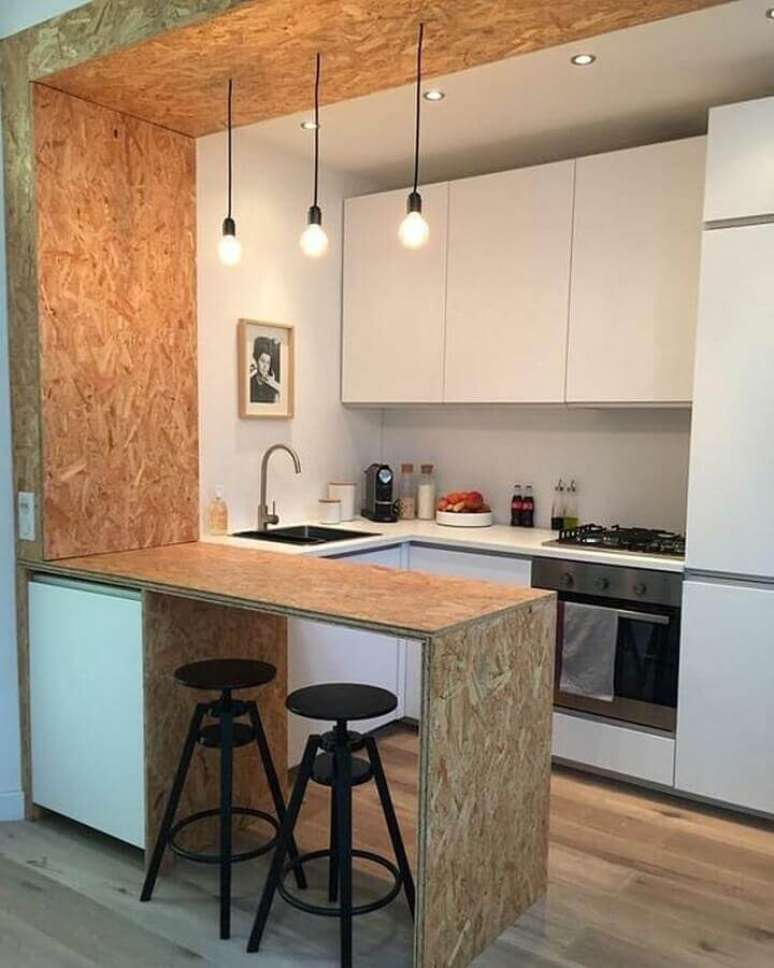 26. Decoração clean com armário pequeno de cozinha americana planejada branca – Foto: Eu Capricho