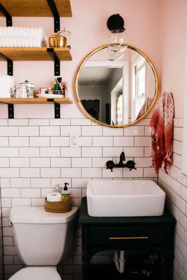 56. Banheiro moderno com tijolinho a vista branco – Via: Pinterest