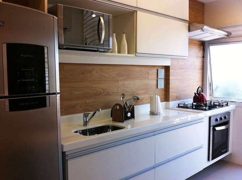 7. O melhor modelo de armário pequeno de cozinha é o planejado para melhor aproveitar o espaço – Foto: Móveis e Decorações JK