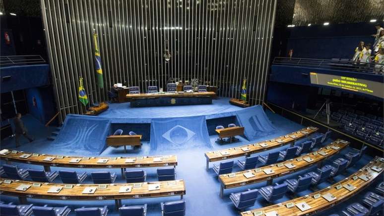 Texto aprovado no Senado brasileiro não obriga empresas a deletar postagens por seu conteúdo