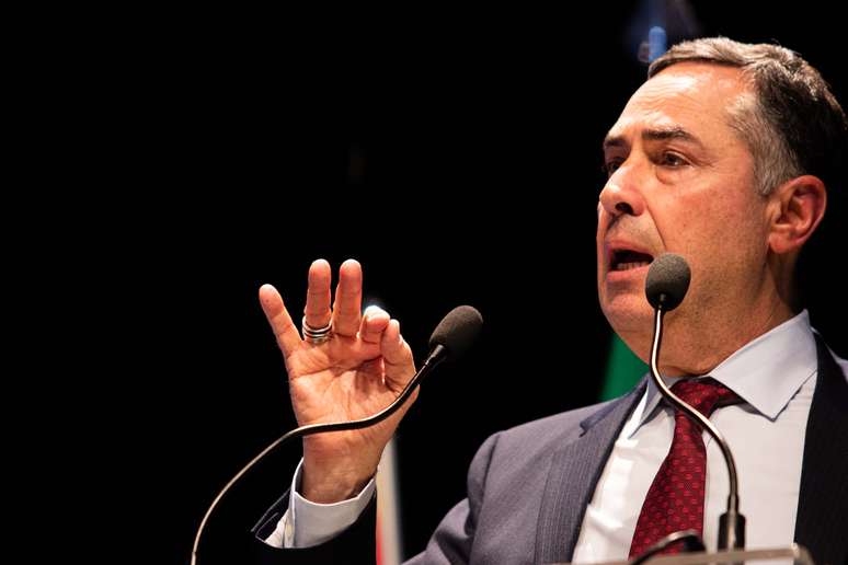 Luís Roberto Barroso adiou as votações no Amapá