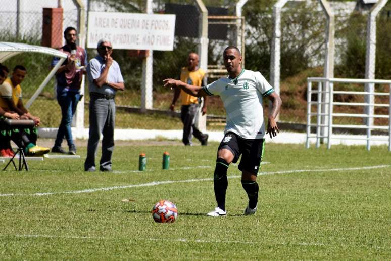 leandro estava na segunda passagem pelo Coelho, mas não seguirá na equipe mineira-(Daniel Hott/América-MG)