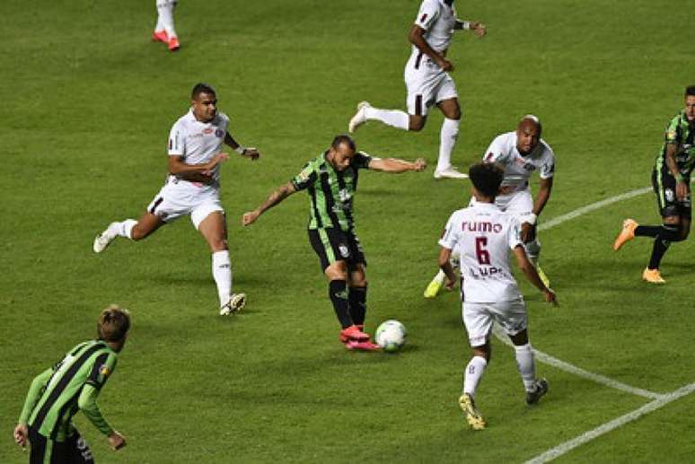 Rodolfo foi o herói da noite no Horto ao marcar o gol da classificação no último lance do jogo-(Mourão Panda/América-MG)