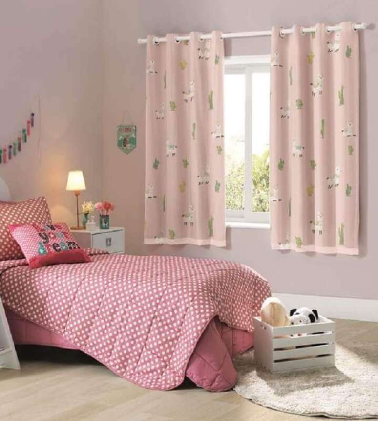 4. Invista em modelos divertidos de cortinas para quarto infantil com blecaute – Foto: Cortina Cortina