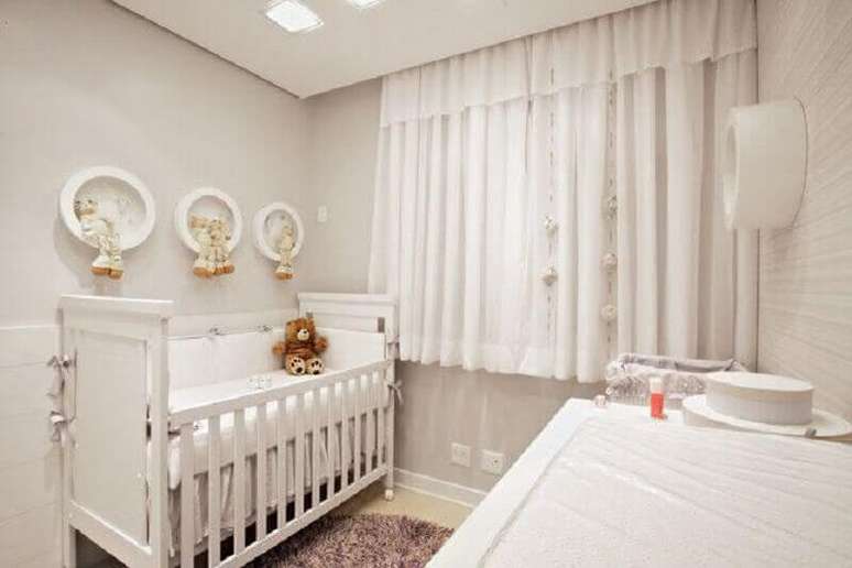 1. A grande vantagem da cortina para quarto de bebê branca é que ela se harmoniza facilmente com todos os estilos de decoração – Foto: Últimas Decoração