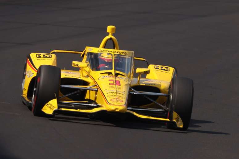 Helio Castroneves fez boa recupera&ccedil;&atilde;o e fechou em 11&ordm; 