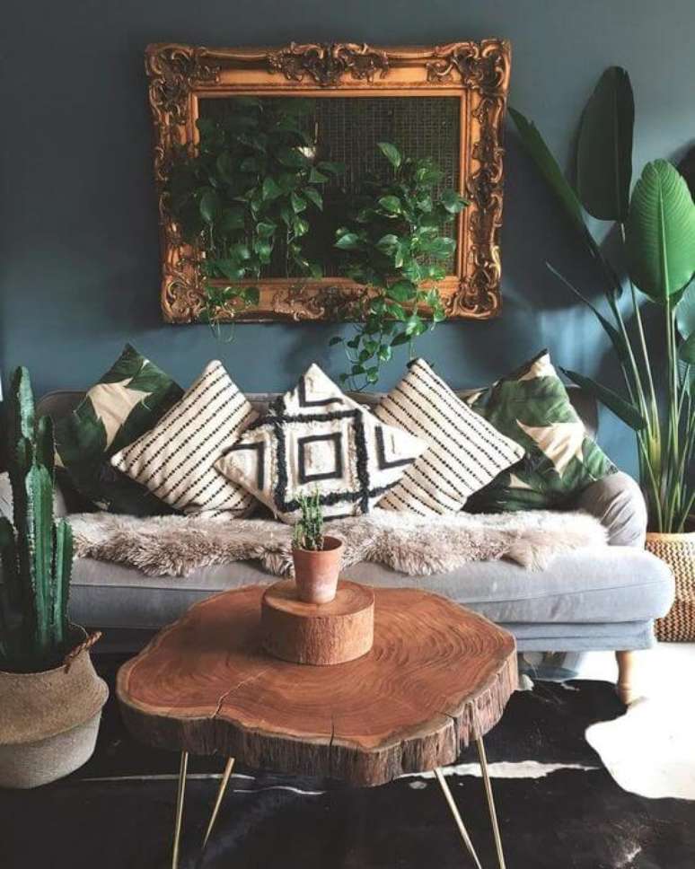 10. Sala de estar com almofadas de estampas étnicas preto e branco -Via: Pinterest