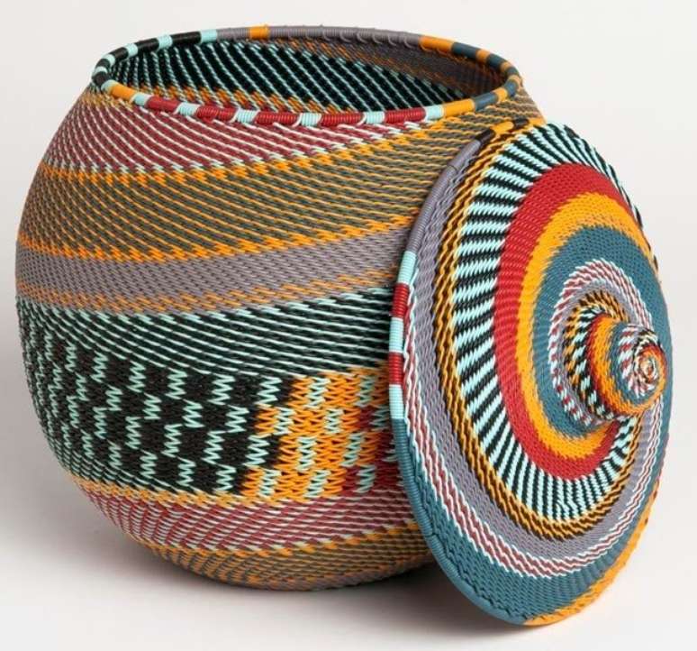 20. Aposte em elementos decorativos com estampas africanas – Via: Giuliana Flores