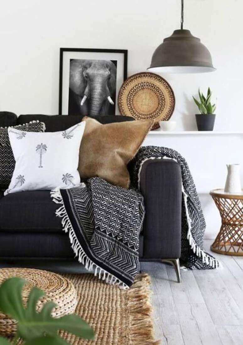 28. Decora&ccedil;&atilde;o da sala com estampas africanas &ndash; Via: Pinterest