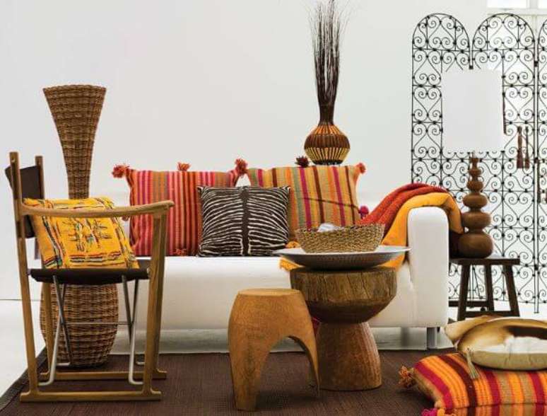 34. Sala com estampas africanas coloridas &ndash; Via: Westwing