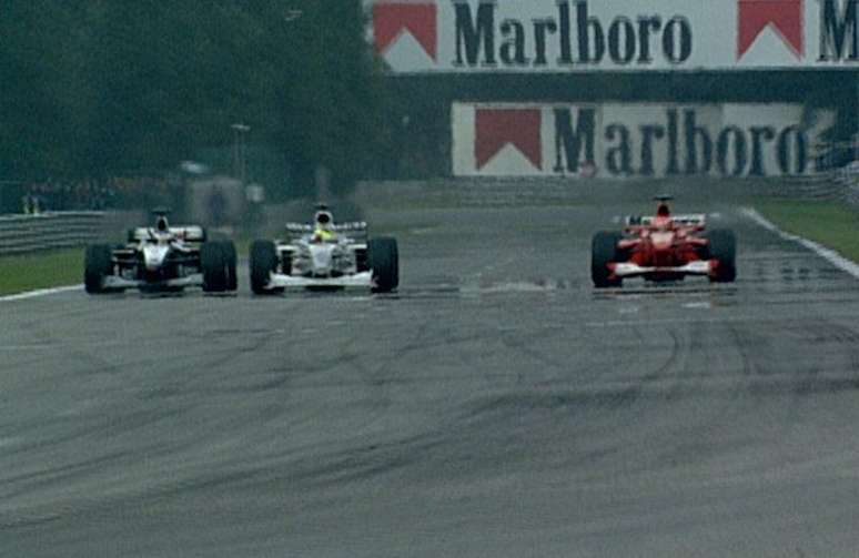 Mika H&auml;kkinen contou com ajuda do retardat&aacute;rio Ricardo Zonta para a ultrapassagem 